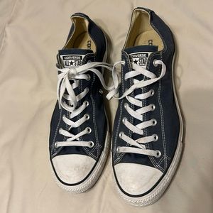 Men’s size 14 Converse Chuck Taylor low top shoe in navy blue rarely worn.